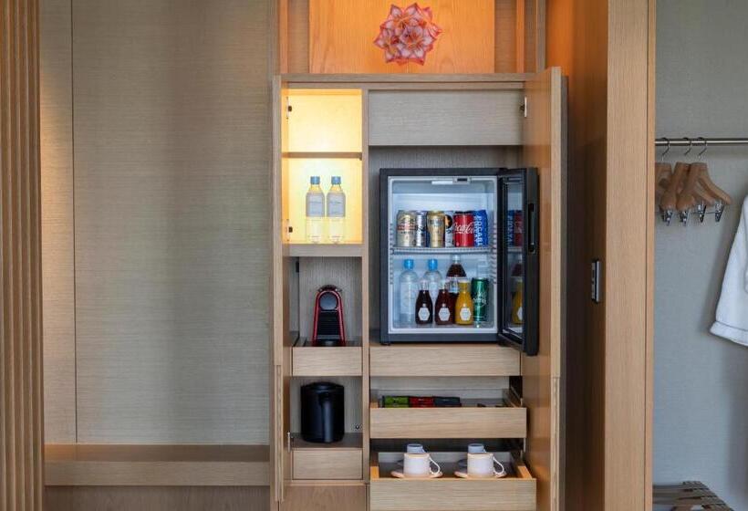 Полулюкс с Видом, The Okura Heritage Tokyo