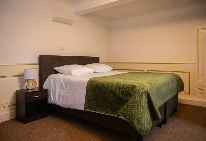 חדר דלוקס, The Velvet Lodge