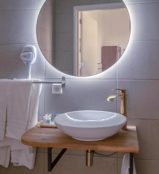 اتاق لوکس, The Velvet Lodge