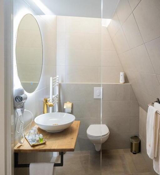 חדר סטנדרט, The Velvet Lodge