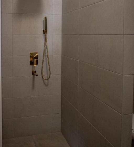 חדר סטנדרט, The Velvet Lodge