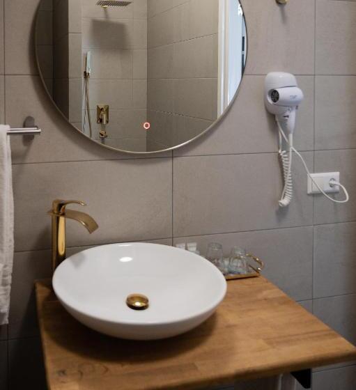 חדר סטנדרט, The Velvet Lodge