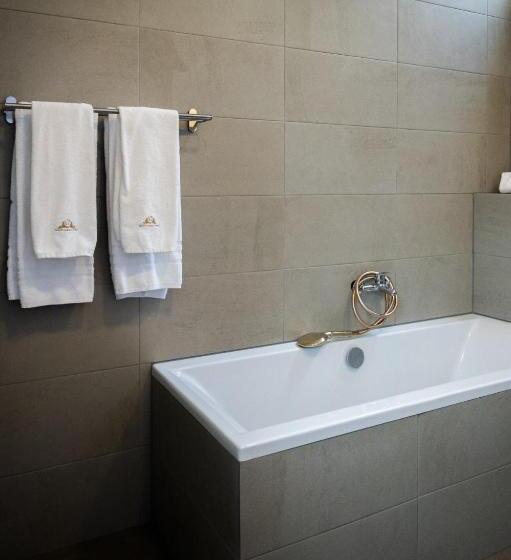 סוויטה משפחתית, The Velvet Lodge