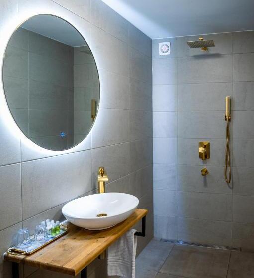 סוויטת סופריור, The Velvet Lodge