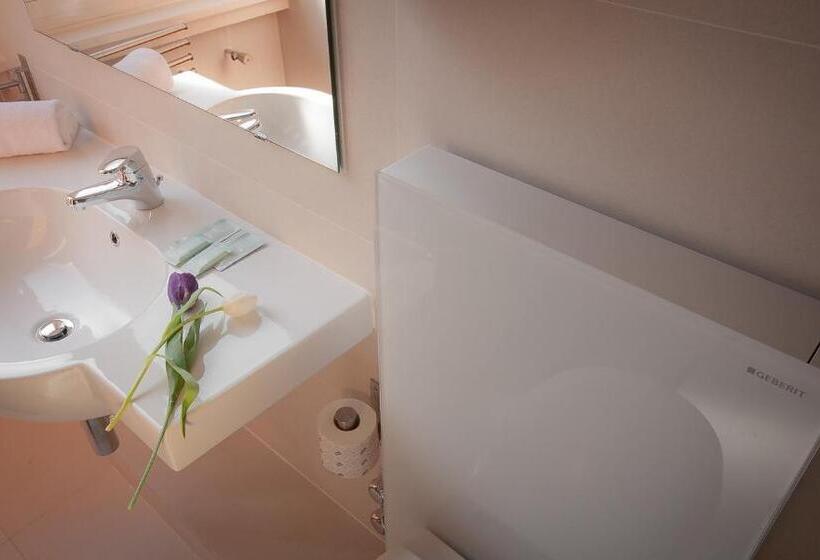 标准三人间, Genius Hotel Downtown