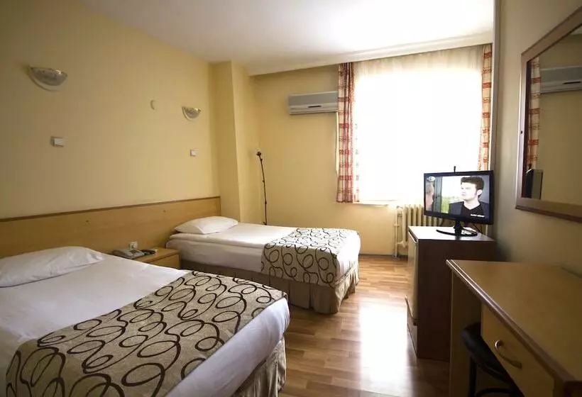 Habitació Estàndard, Acikgoz