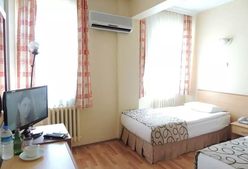 Habitació Estàndard, Acikgoz