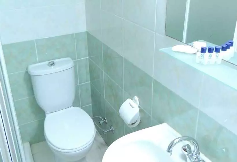 Habitació Triple Estàndard, Acikgoz