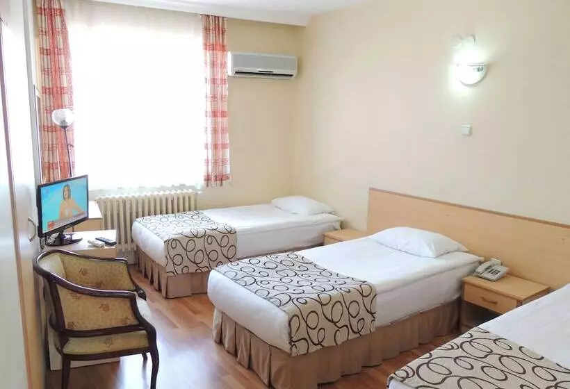 Habitació Triple Estàndard, Acikgoz
