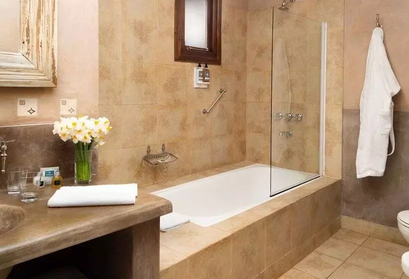 سوییت خانوادگی, Aldebaran Hotel & Spa