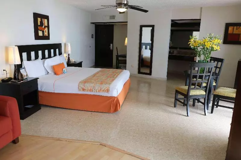 سوئیت با تخت بزرگ, Best Western Hotel Posada Freeman Zona Dorada