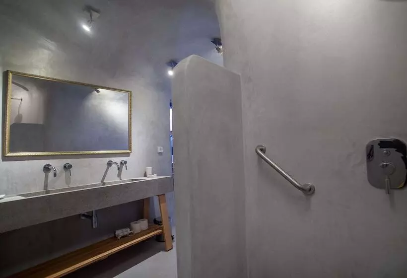 سوییت با چشم‌انداز دریا, Esperas Santorini