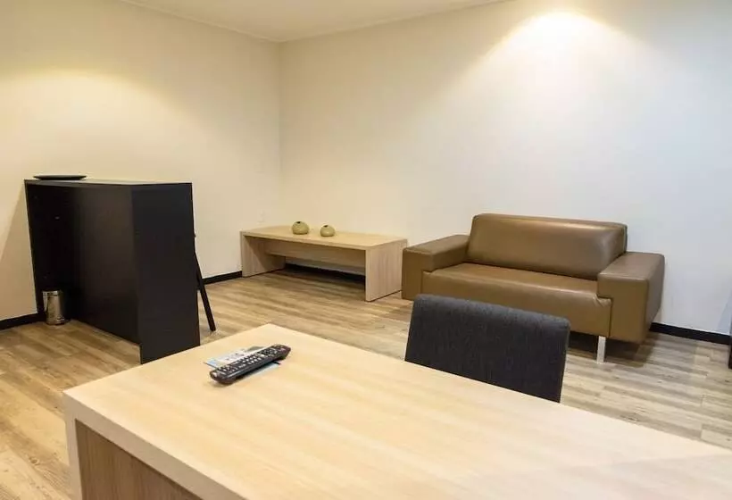 سوییت لوکس, Executive Arrey