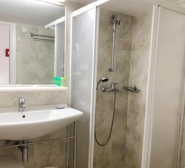 חדר סטנדרט לארבעה, Matina