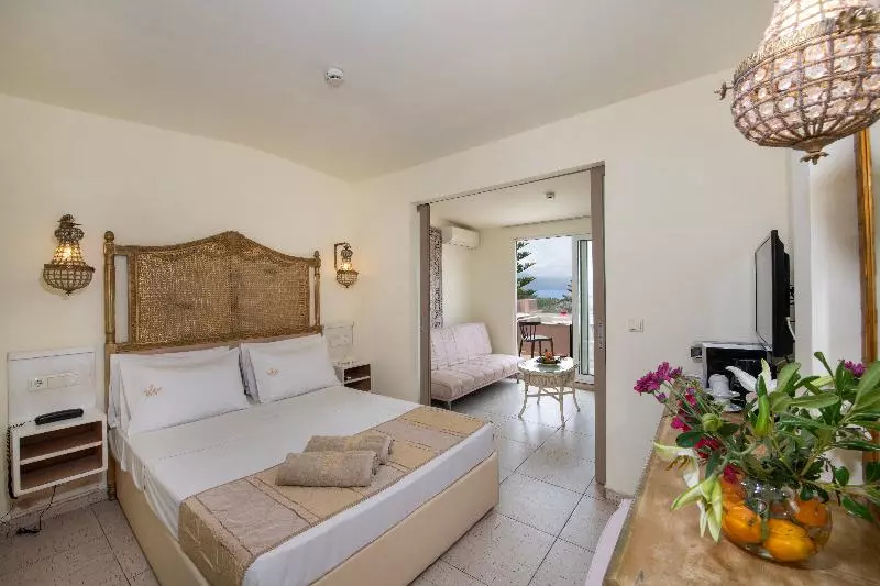 Sviitti Uima-allas, Orpheas Resort