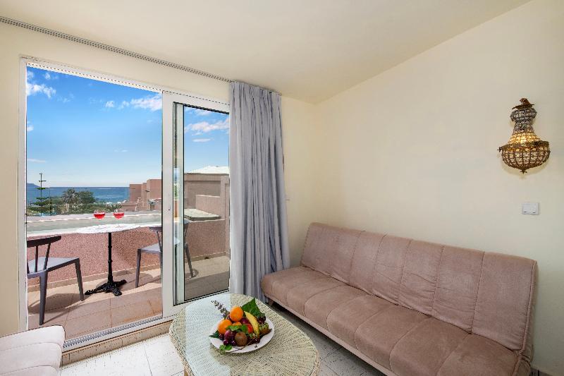 套房配有游泳池, Orpheas Resort