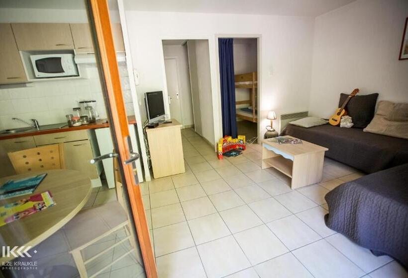 Comfort studio with balcony, Résidence Balcons De La Neste
