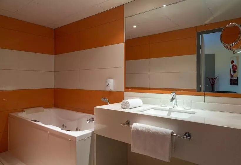 اتاق استاندارد با وان آب گرم, The Originals Boutique, Actuel Hôtel, Saintetienne Aéroport