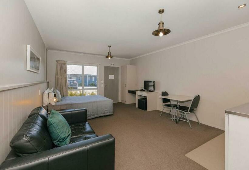 إستوديو قياسى, South Street West Motel