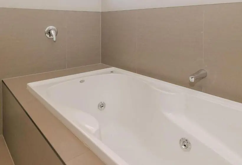 ３ベッドルームアパートメント, South Street West Motel