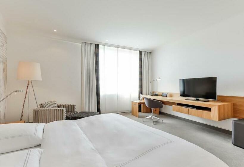 اتاق سوپریور با تخت بزرگ, Dorint Hotel Bremen