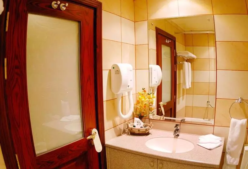سوییت لوکس, Al Liwan Suites