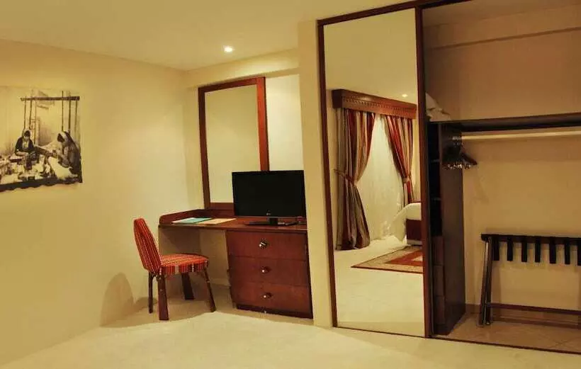 سوییت لوکس, Al Liwan Suites