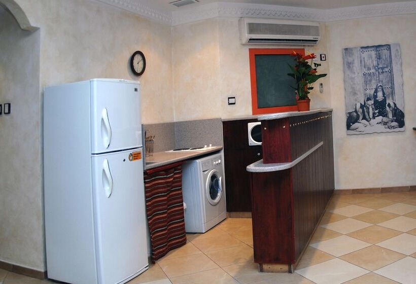 سوییت لوکس, Al Liwan Suites