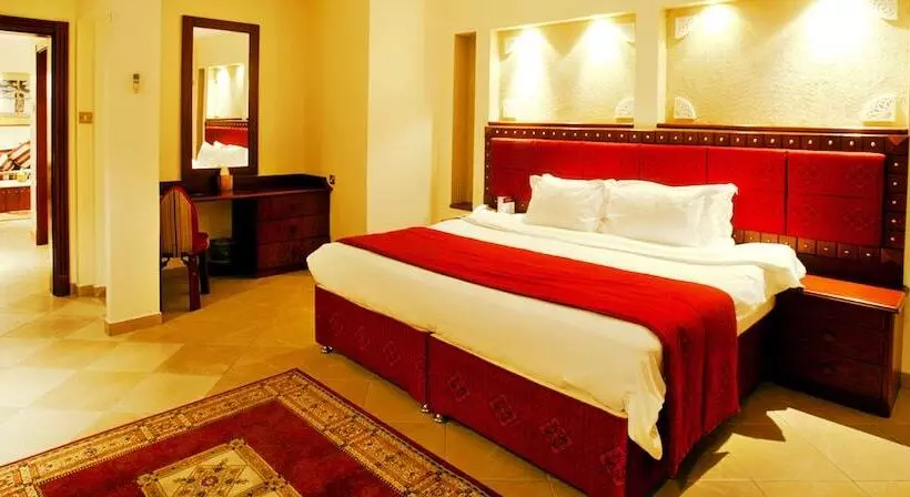 سوییت لوکس, Al Liwan Suites