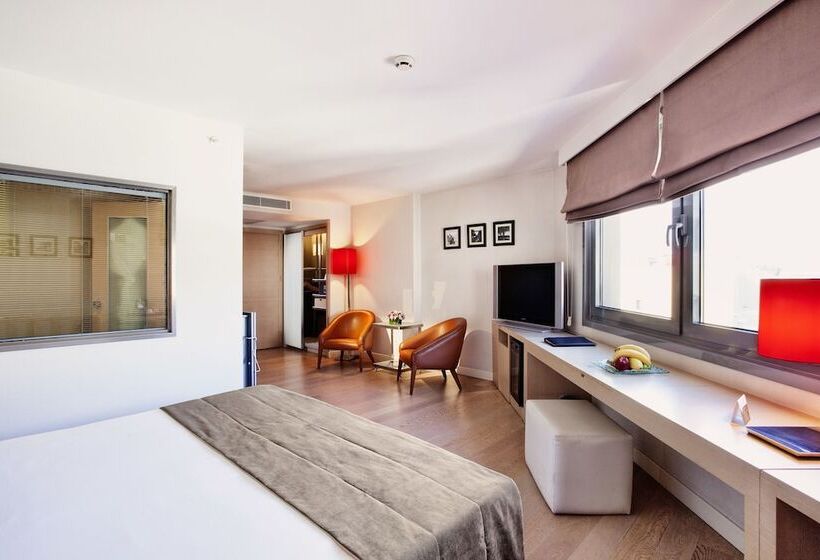 جناح جونيور, Eresin Hotels Taxim & Premier