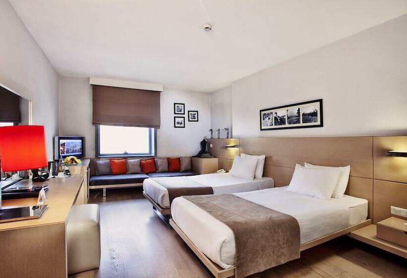 جناح جونيور, Eresin Hotels Taxim & Premier