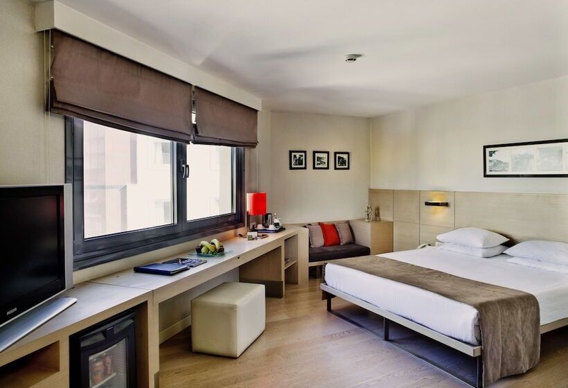 جناح جونيور, Eresin Hotels Taxim & Premier