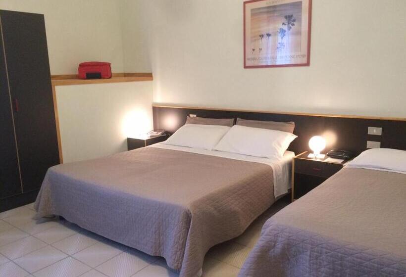 חדר סטנדרט לשלושה, Primavera