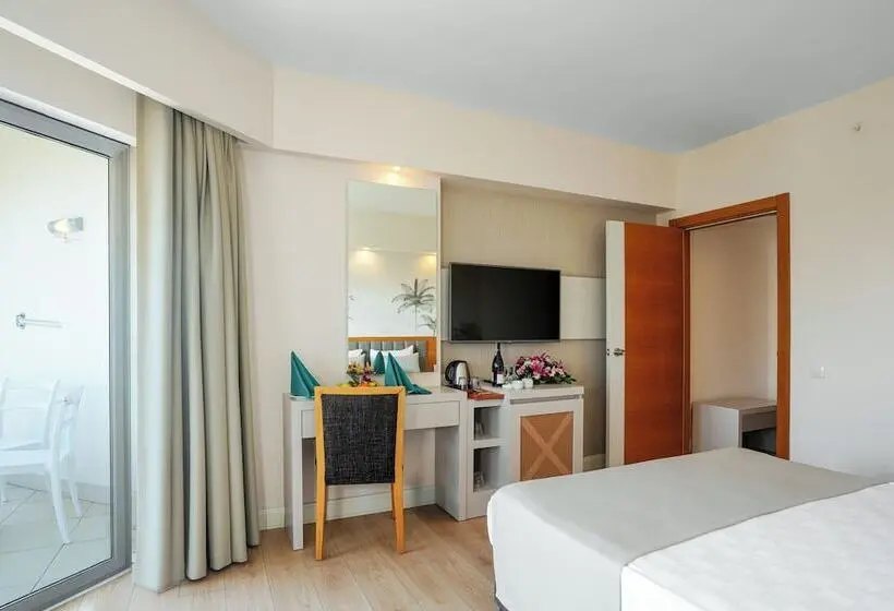 Chambre Familiale, Side Aluna