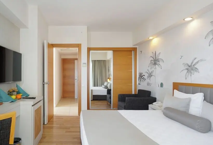 Chambre Familiale, Side Aluna