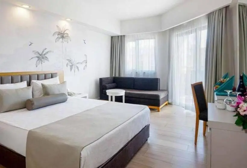 Chambre Standard Vue Piscine, Side Aluna