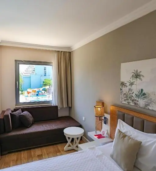 Chambre Standard Vue Piscine, Side Aluna