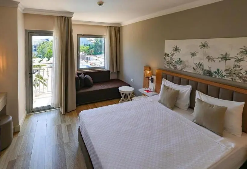 Chambre Standard Vue Piscine, Side Aluna