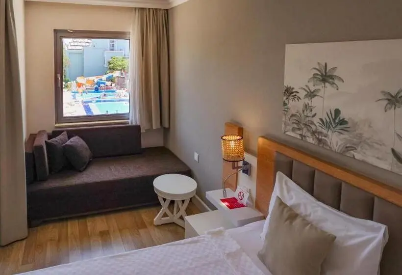Chambre Standard Vue Piscine, Side Aluna