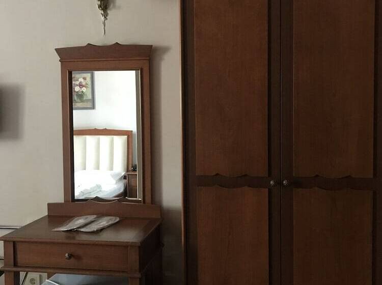 اتاق استاندارد سه نفره, The Ninova