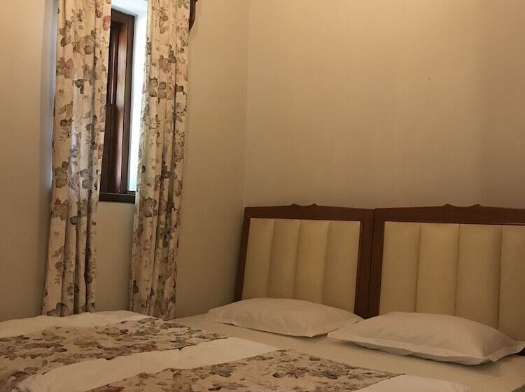 اتاق استاندارد سه نفره, The Ninova