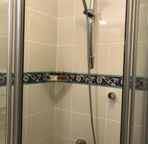 اتاق استاندارد با چشم‌انداز باغ, The Ninova