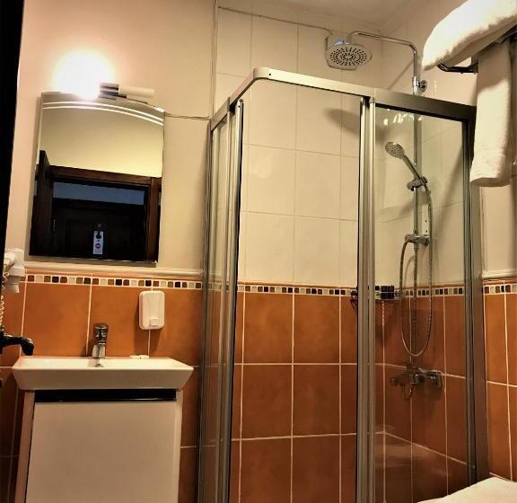 اتاق لوکس, The Ninova