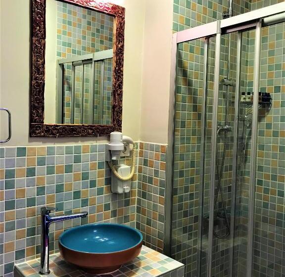 اتاق لوکس, The Ninova