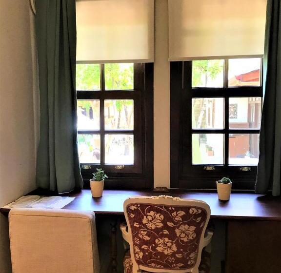 اتاق لوکس, The Ninova