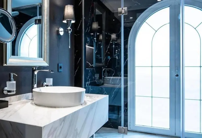 キングサイズベッド、シティビューデラックスルーム, Xheko Imperial Luxury Hotel & Spa