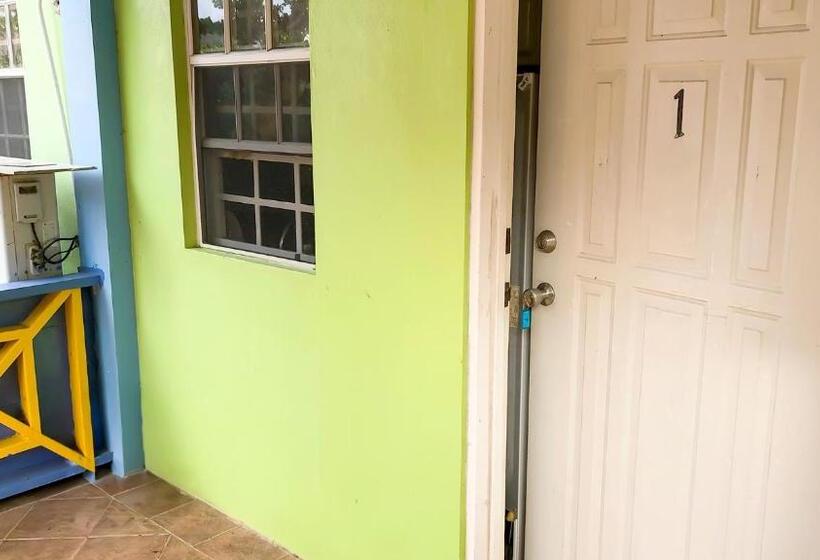 استودیوی استاندارد, Coco Mango Suites