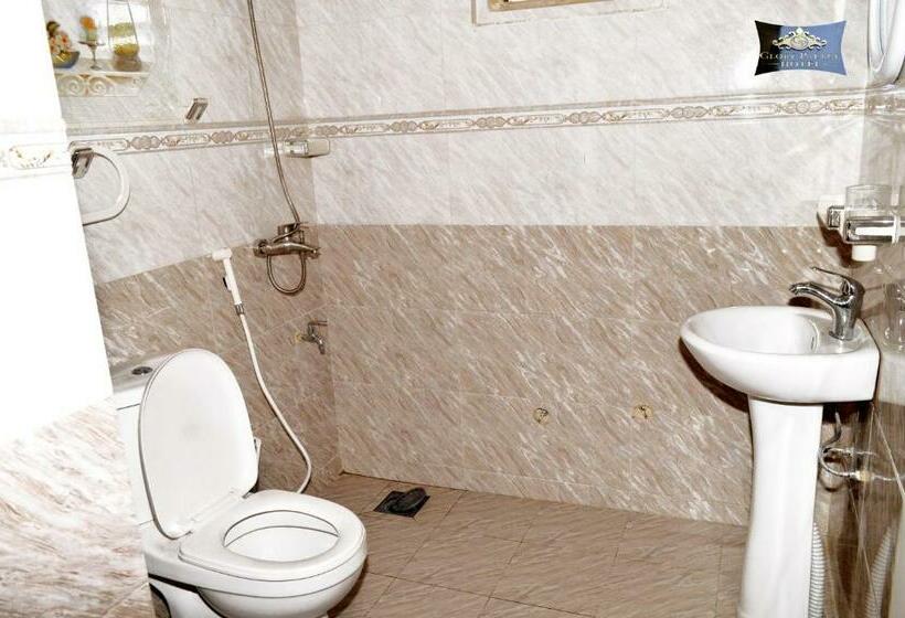 اتاق اکونومی یک تخته, Glory Palace