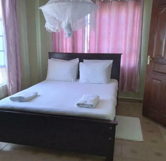 استودیوی سوپریور, Crown Hotel Kericho