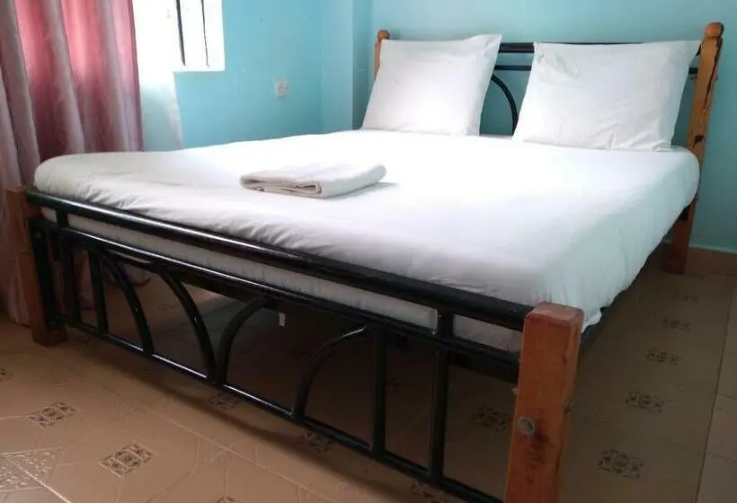 اتاق استاندارد یک نفره, Crown Hotel Kericho